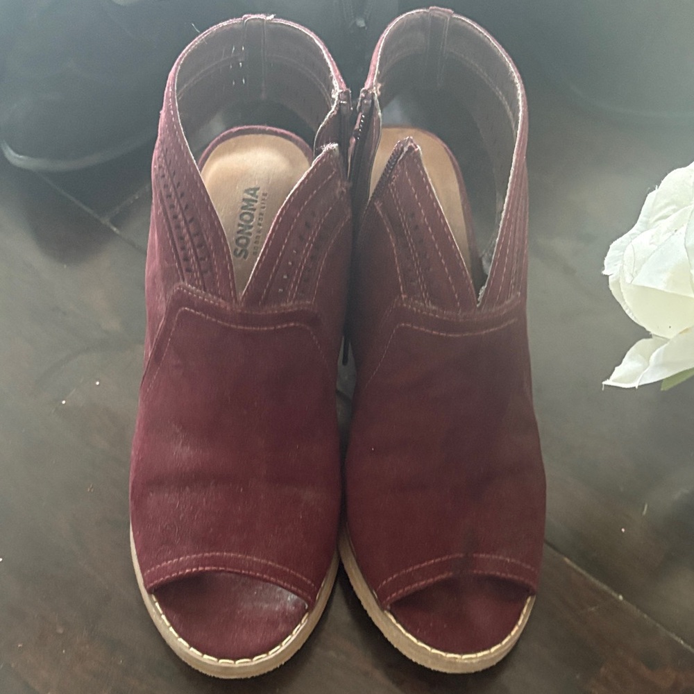 Sonoma Women's Burgundy Peep-Toe Mules